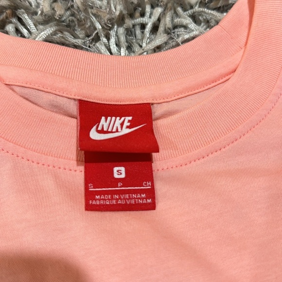 Nike Women’s Tanktop. Women’s size S. - Picture 3 of 4